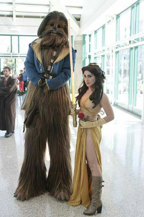 Star Wars / Beauty and the Beast crossover cosplay                                                                                                                                                                                 More Cosplay Disney, Halloween Parejas, Diy Kostüm, Hallowen Costume, Disney Things, Star Wars Costumes, Disney Cosplay, Star Wars Party, Amazing Cosplay