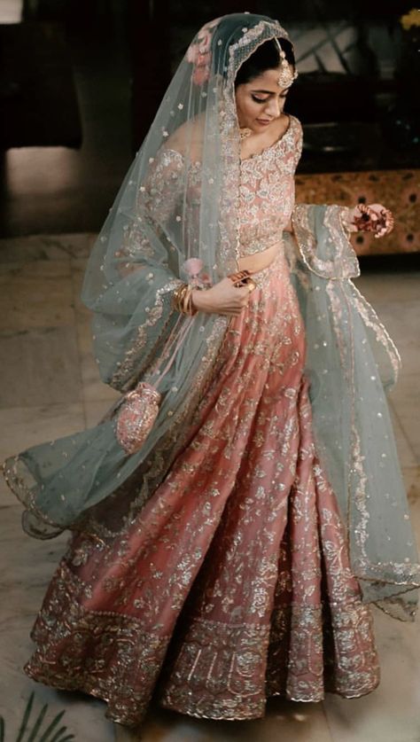 Asian Wedding Dress Pakistani, Mehndi Outfit, Desi Wedding Dresses, Stile Hijab, Asian Bridal Dresses, Asian Wedding Dress, Indian Bride Outfits, Latest Bridal Dresses, Bridal Dresses Pakistan