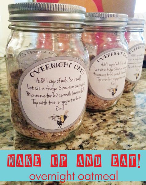 Overnight oatmeal including a download to print out labels. Makes a great gift! Overnight Oats To Heat Up, Mason Jar Oatmeal, Christmas Gifts For Everyone, Cranberry Cinnamon, Gluten Free Recipes For Breakfast, Overnight Oatmeal, Mason Jar Meals, Nice List, Cooked Breakfast