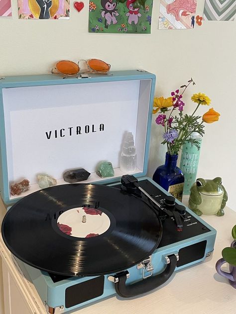 Record Player Victrola, Victrola Record Player Aesthetic, Painted Record Player, Blue Record Player, Tech Apartment, Record Player Decor, Iphone Layout Aesthetic, Sam And Katrina, Blue Record