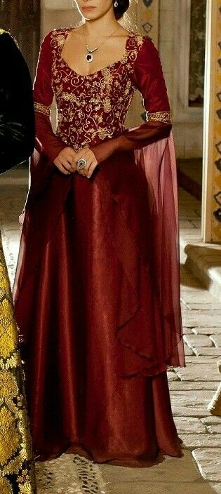 Gaun Abad Pertengahan, Medieval Gown, Costumes Dresses, Rhaenyra Targaryen, Fantasy Dresses, Medieval Dress, Medieval Clothing, Medieval Fashion, Dresses Red