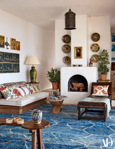 Boho Scandinavian Living Room, Moroccan Dining Room, Dekorasi Maroko, Design Marocain, Interior Boho, Moroccan Bedroom, Moroccan Living Room, Smart Tiles, Moroccan Homes