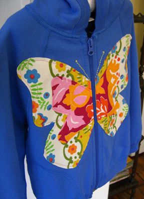 hoodie Butterfly Hoodie Aesthetic, Applique On Clothing, Thrift Flip Ideas, Butterfly Hoodie, Applique Hoodie, Hoodie Refashion, Patchwork Sweatshirt, Upcycle Sweatshirt, Sewing Kids Clothes