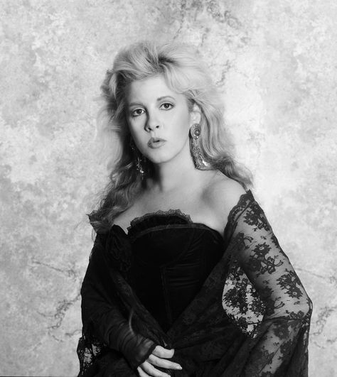 1987 Stevie Nicks Style 70s, Stevie Nicks Pictures, Stevie Nicks 70s, Stevie Nick, Stephanie Lynn, Stevie Nicks Style, Lindsey Buckingham, 70s Hair, Stevie Nicks Fleetwood Mac