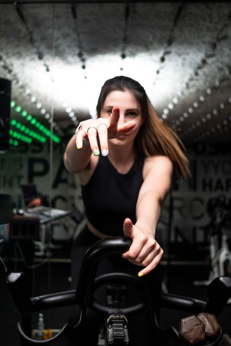 Spin Studio Photoshoot, Spin Photoshoot, Indoor Cycling Aesthetic, Spin Class Aesthetic, Workout Aesthetic Fitness Motivation, Motivation Manifestation, Cycling Studio, Gym Photoshoot, Cycling Inspiration