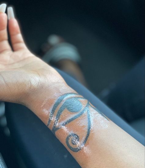 Spiritual Wrist Tattoos For Women, Spiritual Baddie Tattoos, Manifesting Tattoo Ideas, Baddie Tattoos Arm, Angel Tats, Tattoo Ideas Realistic, Small Tattoo Stencils, Drawings Tattoo Ideas, Art Drawings Tattoo