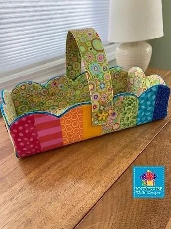 DIY Scalloped Easter Basket – Poorhouse Quilt Designs Scalloped Basket Pattern, Fabric Baskets Diy Free Pattern, Bingo Ideas, Fabric Easter Basket, Basket Pattern, Diy Basket, Quilt Designs, Fabric Baskets, I Did It