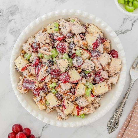 Easy Chicken Salad With Grapes Recipe - To Simply Inspire Classic Chicken Salad Recipe, Creamy Chicken Salad, To Simply Inspire, Classic Chicken Salad, Waldorf Salad Recipe, Salad With Grapes, Best Chicken Salad, Chicken Salad With Grapes, Easy Chicken Salad