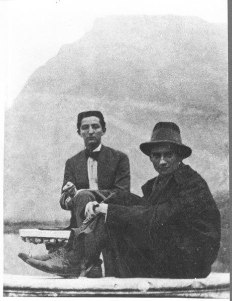 Max Brod and Franz Kafka in 1909. History Literature, Franz Kafka, Year 7, Childhood Days, Old Camera, Book Writer, Famous Authors, Philosophers, Classic Literature