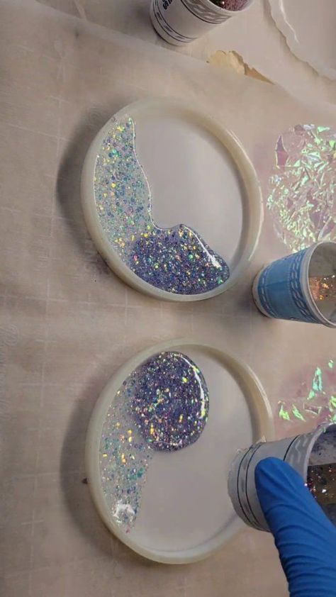 Unique Resin Ideas, Sky Cosplay, Diy Resin Coasters, Girly Crafts, Resin Magnets, Acrylic Art Projects, Resin Work, Coaster Crafts, Resin Crafts Tutorial