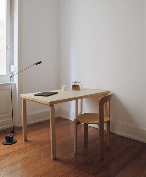 Nest Aesthetic, New York Room, Dreamy Apartment, Minimal Workspace, Dark Office, Spare Room Office, Atelier Interior, Dining Corner, Sleek Desk