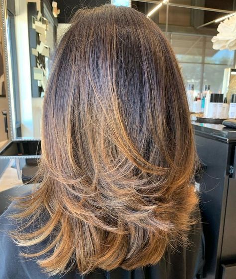 Swoopy Layered Hair, Layers Haircuts, Medium Brunette Hair, Medium Haircut, Natural Wavy Hair, Layered Haircut, Dull Hair, Nails Makeup, Haircuts For Medium Hair