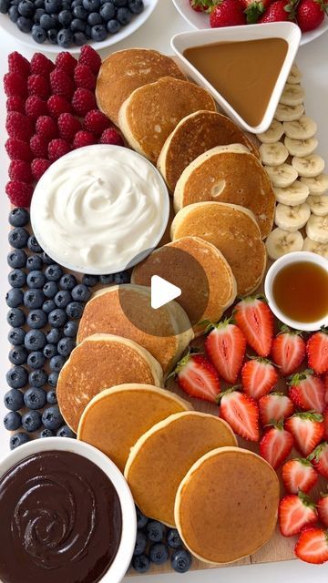 Berry Topping For Pancakes, Pancakes And Fruit Breakfast, Strawberry Pancake Topping, Pancake Fruit Topping, Pancake Board, Healthier Nutella, Peanut Butter Maple Syrup, Blahberry Pancake, Nutella Recipe