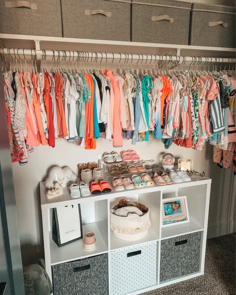 Baby Nursery Room Ideas, Toddler Closet, Baby Room Closet, Closet Nursery, Ikea Nursery, Nursery Closet Organization, Baby Closet Organization, Baby Nursery Room, Baby Room Organization