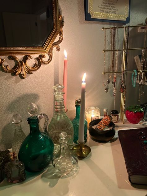 Witchy Girl Aesthetic, Urban Witch Aesthetic, Eclectic Witch Aesthetic, Witch Room Aesthetic, Chaotic Witch, Seer Aesthetic, City Witch, Unsleeping City, Vibe Bathroom