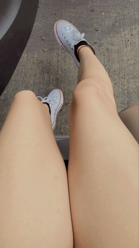 Pretty Legs, Selfie Ideas Instagram, Rise Above, Cute Selfie Ideas, Girl Body, The Red Carpet, Boyfriend Pictures, Photo Poses, Jakarta