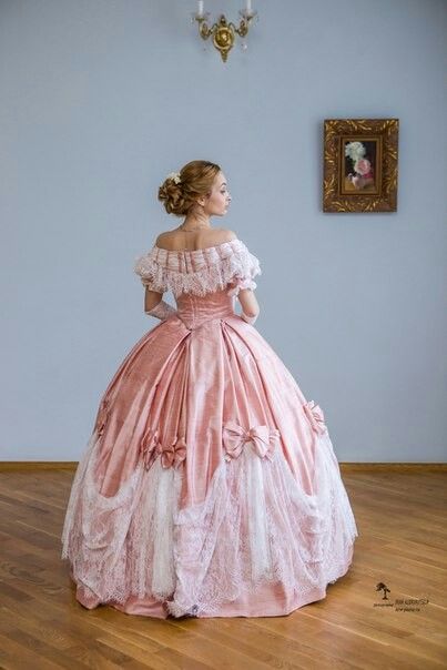 1800s Ball Gown, 1700s Dresses, Pink Victorian Dress, Victorian Dress Gown, Victorian Ball Gowns, Victorian Era Dresses, Victorian Gown, Dress History, Old Fashion Dresses