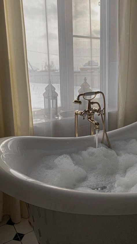 Bath Tub Aesthetic, Old Money Home, Huge Bathtub, Pretty Windows, Bathtub Aesthetic, Claw Tubs, Tessa Bailey, Bath Aesthetic, Bathroom Downstairs