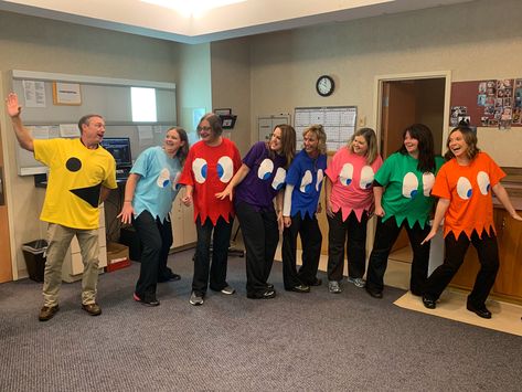 Packman And Ghosts Costume, Ideas For Twin Day At School, Pac Man Group Costume, Coworker Halloween Costumes Group, Pac Man Trunk Or Treat Ideas, Pac Man Ghost Costume, Ghosts Halloween Costume, Pac Man Halloween Costume, Pacman Costume