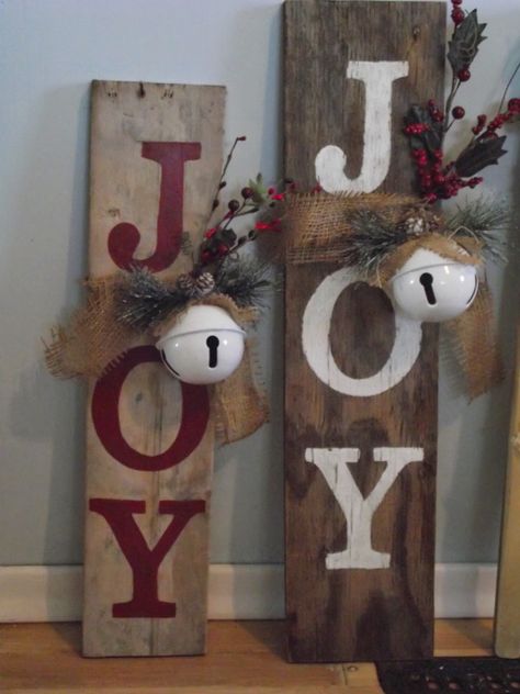 DIY Holiday Decor Ideas – Hand Painted Furniture for Cottage, Beach, Shabby Chic, French Country Style-Seaside Beach Home Film Decor, Christmas Craft Show, Wooden Christmas Decorations, Christmas Signs Wood, Christmas Wood Crafts, Diy Holiday Decor, Primitive Christmas, Decorations Christmas, Vintage Christmas Decorations