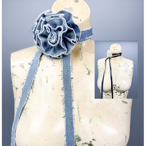 Denim Roses How To Make, Denim Roses, Jeans And Lace, Denim Choker, Recycled Jeans Bag, Denim Scraps, Denim Tie, Denim Flowers, Flower Choker