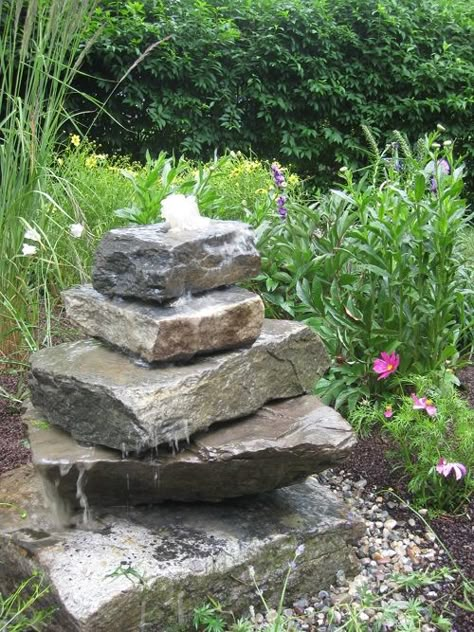 stacked stone garden fountian Stone Water Features, Rock Fountain, Garden Water Fountains, Backyard Garden Layout, Garden Water Feature, Diy Garden Fountains, Fountains Backyard, Diy Fountain, Backyard Water Feature