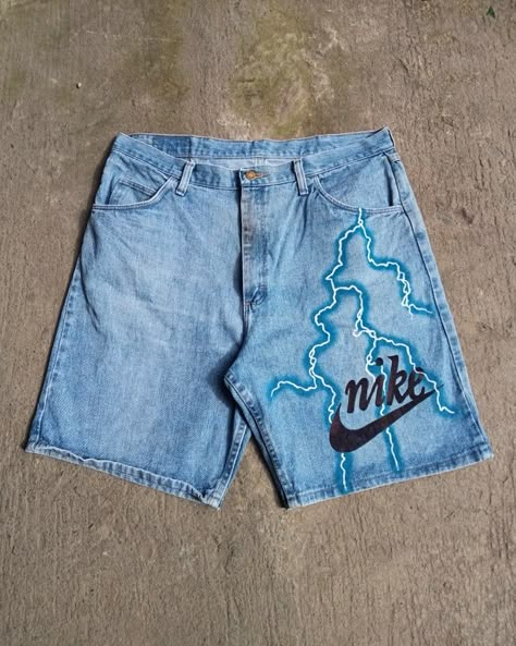 Customise Jeans, Travis Scott Outfits, Custom Jeans Diy, Embroidery Jeans Diy, Denim Diy Clothes, Ropa Upcycling, Custom Shoes Men, Black Kids Fashion, Diy Pants