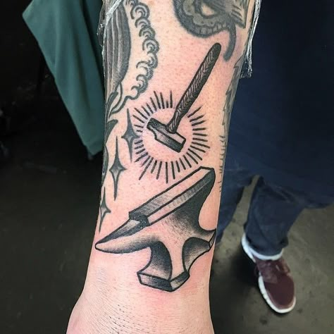 No Handouts Tattoo, Traditional Tattoo Gap Fillers, Tattoos Big, Gap Filler Tattoo, Hammer Tattoo, Optical Illusion Tattoos, Illusion Tattoos, American Traditional Tattoo Ideas, Traditional Tattoo Ideas