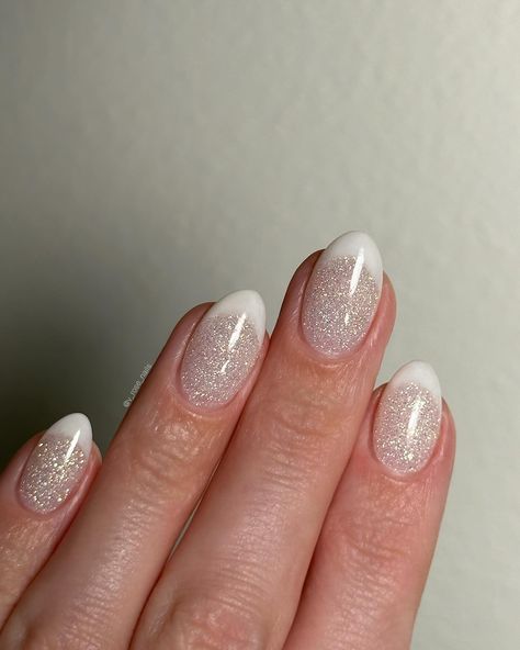 A few things about a French mani…. 1.) when in doubt, use a glitter base. It’ll hide any imperfections if your lines aren’t as sharp as your winged eyeliner. 🔪 2.) don’t look too long. The longer you look, the more you’ll find imperfections no matter how much you liked it at first 😂🥲🫥 3.) promise yourself that you’ll do them again bc they’re worth the extra steps ✨ 💖 Margo 🤍 Veronica Products Used:⁣ 🌿 @revelnail dip powders, sensitive dip liquids and gel top coat ⁣(one-time code “RNTORI20... Glitter With French Tip, French Tips With Glitter Top Coat, Glitter Nails With French Tip, Promise Yourself, White Tip Nails, Glitter French Tips, Budget Beauty, Classic Nails, Builder Gel