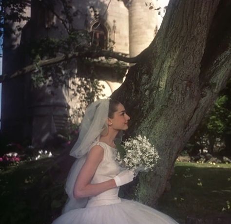 Future Wedding Dress, Funny Face 1957, Audrey Hepburn Wedding, Audrey Hepburn Funny Face, Movie Wedding Dresses, Terrence Loves You, Funny Princess, Aubrey Hepburn, Vintage Hollywood Glamour