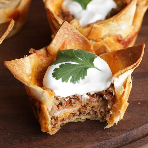 Crunchy Taco Cups Recipe by Tasty Taco Cups Recipe, Tortilla Cups, Taco Cups, Low Carb Vegetarian Recipes, Snacks Für Party, Appetizer Snacks, Finger Foods, Ground Beef, Buzzfeed