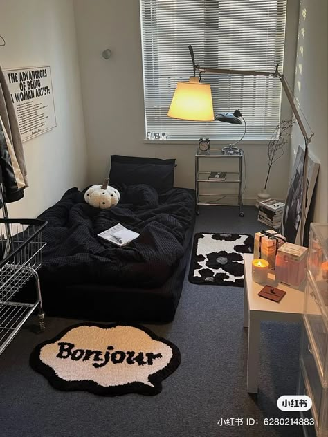 Bedroom With Punching Bag, Black Bedroom Small Room, Korean Bedroom Aesthetic Dark, Room Makeover Black, Room Decor Ideas With Lights, Black Room Ideas, Black And White Bedroom Ideas, Sink Bedroom, Black Room Decor