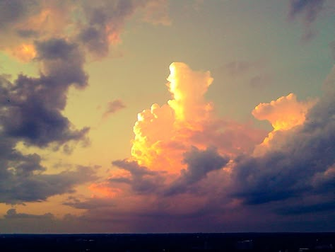 Late afternoon... Stunning. Sunrise Clouds, Sunset Clouds, Afternoon View Sky, Sunrise Clouds Aesthetic, Sunset Sky Clouds, Sunset Over Clouds, Summer Nature Photography, Angel Clouds, Late Afternoon