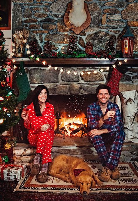 Christmas in the mountains in front of the fireplace Christmas Photos With Dogs, Christmas Pajamas Couples, Funny Christmas Pajamas, Outdoor Christmas Photos, Ugg Socks, Christmas Clothing Ideas, Funny Christmas Photos, Christmas Couple Photos, Swag Dress