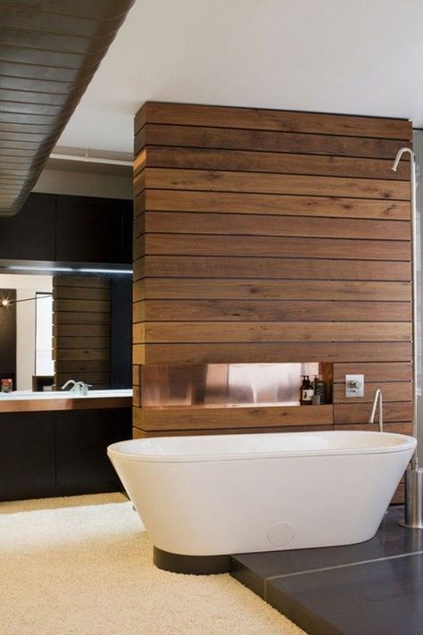 Add warmth and character to a rather stoic minimalist bathroom. Wood Divider Wall, Modern Style Bathroom, Bad Inspiration, Wood Cladding, Apartment Bathroom, Budget Bathroom, Modern Shower, Wood Bathroom, Design Del Prodotto