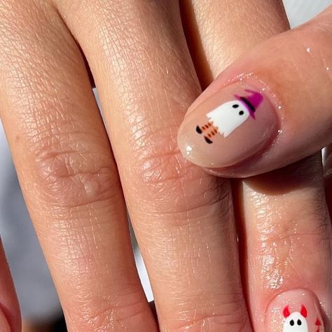 𝙠𝙖𝙮𝙡𝙖 - UT Nail Artist🩷🕷️ on Instagram: "Lil ghosts and their personalities👻 Which one is your fav? Mines the cowboy or witch… nvm I love them all.😭😍🤠 • • • #luminarynailsystems #handpaintednailart #ghostnails #halloweennails" Halloween Ghost Nail Art, Cowboy Ghost Nails, Witch Hat Nails, Ghost Nail Art, Ghost Nails, October Nails, Painted Nail Art, The Cowboy, Funky Nails