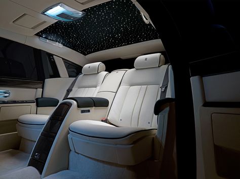 Rolls-Royce Phantom Interior/Starlit roof Rolls Royce Phantom Interior, Auto Rolls Royce, Rolls Royce Phantom 2, Porsche 550 Spyder, Luxe Auto's, Aventador Lamborghini, Plymouth Road Runner, Luxury Cars Rolls Royce, Porsche 550