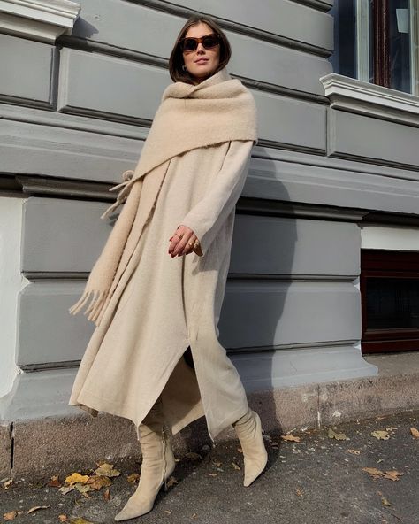 Style Inspiration : Darja Barannik Fashion Editor Minimalist Fall Fashion, Minimalist Fashion Fall, Seasonal Outfits, Elegant Fall, Spring Fashion Trends, How To Wear Scarves, Neutral Outfit, Fashion Elegant, Spring Trends