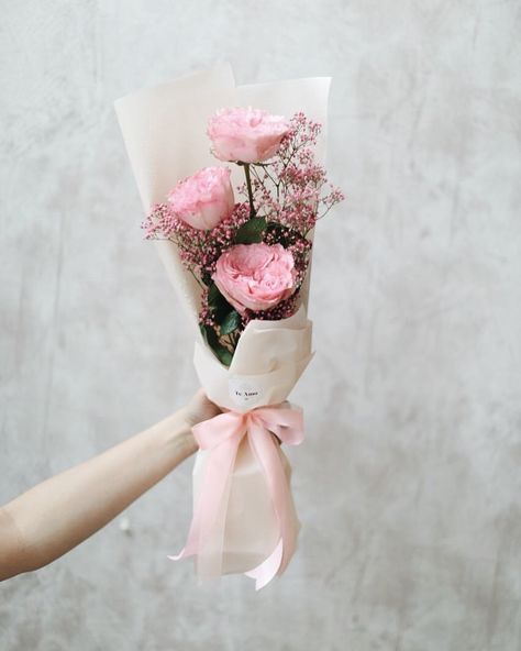 Single Flower Bouquet, Diy Bouquet Wrap, Small Flower Arrangements, Rose Crafts, Flower Bouquet Diy, Flower Gift Ideas, Flower Business, Flower Arrangements Simple, Lovely Flowers Wallpaper