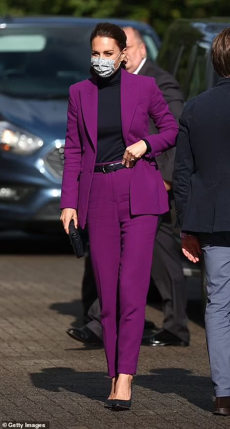 Purple reign! Kate Middleton dons a vibrant magenta pant suit as she joins Prince William | Daily Mail Online Kate Middleton Suit Pants, Ulster University, Moda Kate Middleton, Bond Outfits, Looks Kate Middleton, Prince And Princess Of Wales, Purple Suits, Estilo Real, Middleton Style