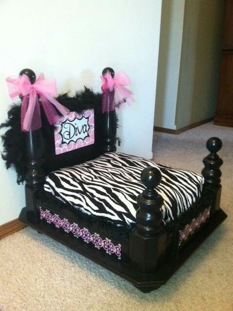 Doggie Beds, Diy Pet Bed, Cama Pet, Diy Side Table, Dog House Diy, Diy Dog Bed, Puppy Beds, Dog Ideas, Dog Rooms