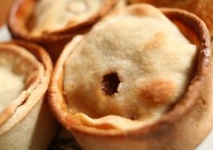 The Scotch Pie also Kwown as "Football Pie" Scottish Meat Pie Recipe, Scottish Dishes, Hp Sauce, Meat Pie Recipe, Scottish Recipes, Mince Pie, Savory Pastry, Meat Pie, Mince Pies