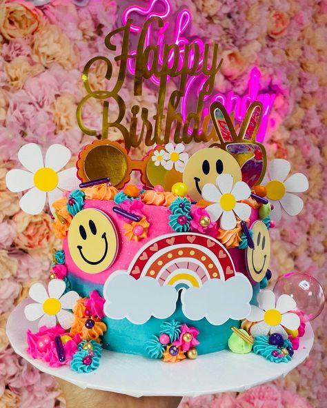 It’s A Vibe Birthday Party, Smiley Face Birthday Party Cake, 7 Year Birthday Party Themes, 8 Is A Vibe Birthday Cake, 8th Bday Party Girl Birthday, Bichota Party Theme, Eight Is A Vibe Birthday, Birthday Party Themes For Girls Age 7, 7th Bday Girl Party Ideas