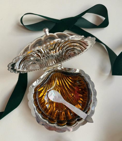 Welcome to Day of 4 of #shopsustainable24: Gifts for Foodies 🎁 but also amazing pieces for holiday parties and gatherings or everyday use: Multi item post: A) Silver plate clam shell hinged dish with amber glass insert, great for butter, salt, caviar, etc. $30 B) Small mother of pearl spoon with sterling tip, 3.75 in long, $18 C) Onyx figs, some glue is visible, $20 D) Antique silver plate on copper 3 arm candelabra, made in England, 14.5 in across, 9.75 in tall, $65 E) Arthur Court mo... Gifts For Foodies, Arthur Court, Foodie Gifts, Clam Shell, Amber Glass, Holiday Parties, Fig, Mother Of Pearl, Antique Silver