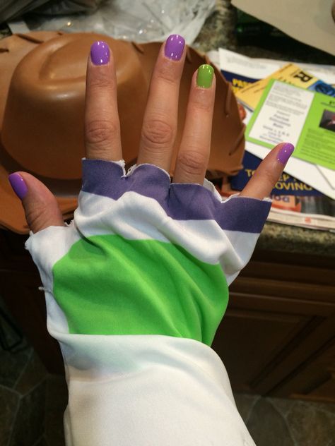 Buzz lightyear nails Buzz Lightyear Hairstyles, Buzz Light Year Nails, Buzz Lightyear Nail Art, Buzz Lightyear Eye Makeup, Buzz Nails, Buzz Lightyear Makeup Ideas, Buzz Light Year Halloween Makeup, Buzz Lightyear Makeup, Buzz Lightyear Nails