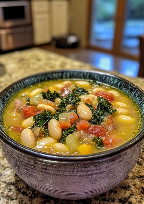 White Beans And Kale, Bean Kale Soup, Beans And Kale, White Bean Kale, White Bean Kale Soup, Tuscan White Bean, Vegetable Benefits, Garlic Soup, Italian Spices