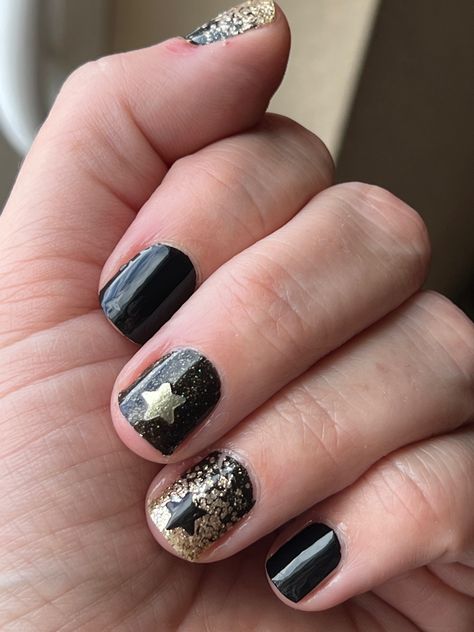 Hamilton Inspired Nails, Hamilton Nail Art, Hamilton Nails Designs, Hamilton Nails, Hamilton Birthday, Broadway Nails, Best Mac And Cheese, Dip Nails, Street Nails