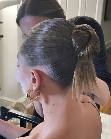 Sleek Bun Hairstyles, Slicked Back Hair, Slick Hairstyles, Sleek Hairstyles, Wedding Updo, Wedding Hair And Makeup, Aesthetic Hair, Hairstyles Haircuts, Bridesmaid Hair