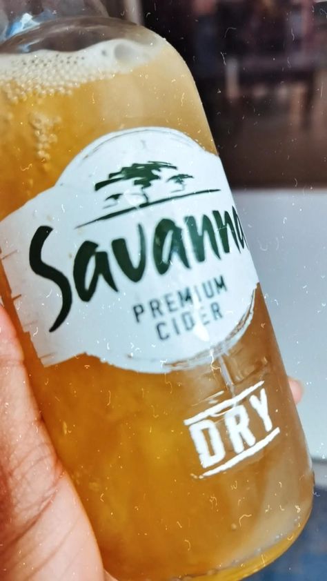 Savanna Cider, No Face Body Pictures, Alcoholic Drinks Pictures, Cider Drinks, Funny Snapchat Pictures, Funny Snapchat, Girl Iphone Wallpaper, Alcohol Party, Alcohol Aesthetic