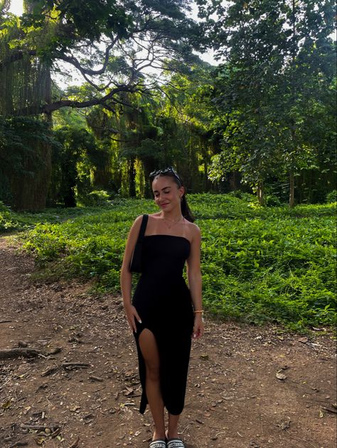 #havanawoods #havana #cuba #vacation #woods #green #aesthetic Cuba Outfits, Cuba Picture Ideas, Cuba Photo Ideas, Cuba Aesthetic, Cuba Outfit, Cuban Women, Cuba Vacation, Cuba Pictures, Cuba Photos